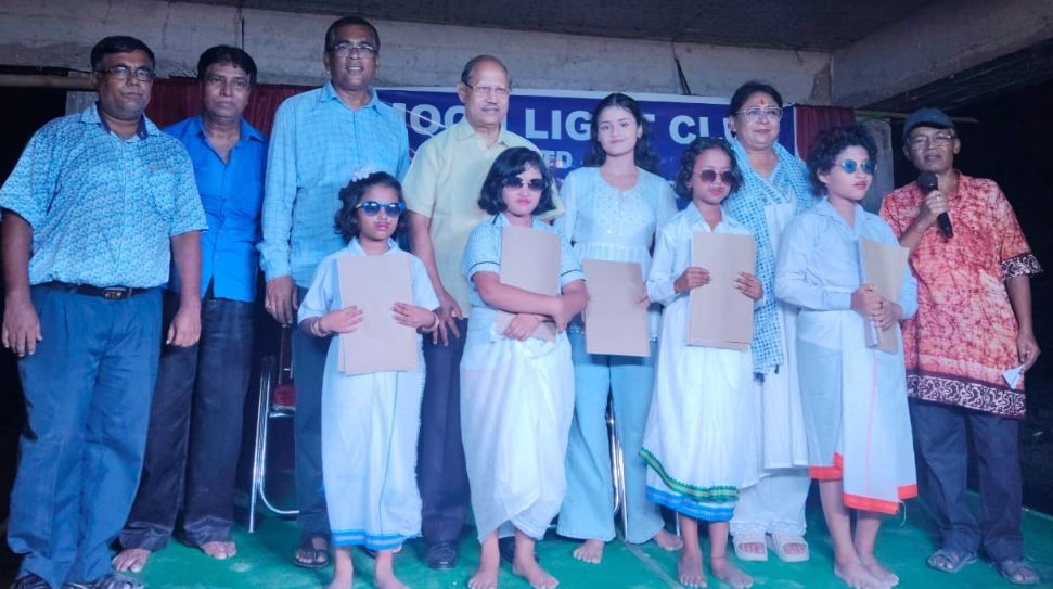 খড়গপুর মালঞ্চে মুন লাইট ক্লাবের সাংস্কৃতিক অনুষ্ঠান!