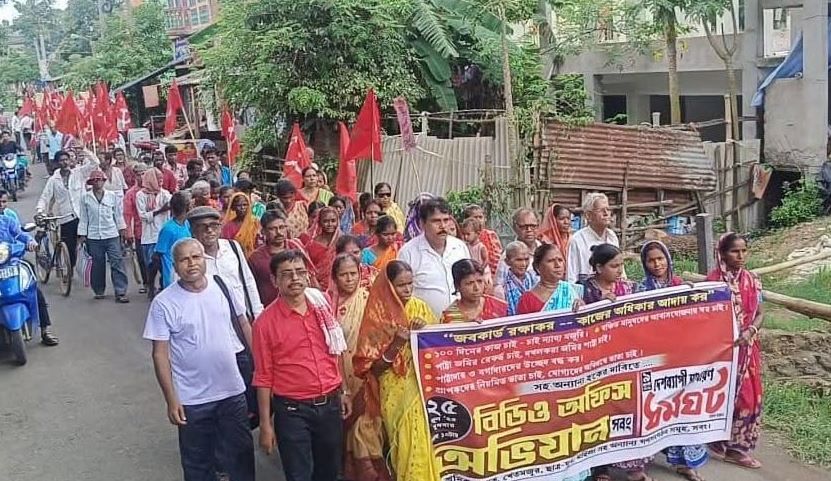 বামেদের সবং বিডিও অফিস অভিযান,পুলিশের বিরুদ্ধে লাঠি চালানোর অভিযোগ!