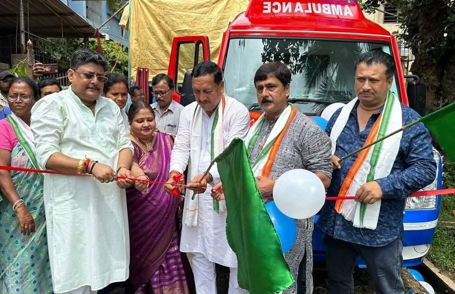 পিতা-মাতার স্মৃতিতে বিনামূল্যে অ্যাম্বুলেন্স পরিষেবা সূচনা, রক্তদান ও বস্ত্র বিতরণ শিবির!