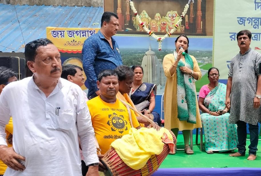 মেদিনীপুর পৌরসভার পক্ষ দীঘার জগন্নাথের প্রসাদ বিলানো কর্মসূচি!