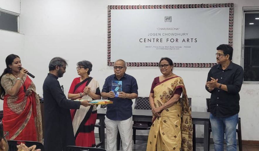 যোগেন চৌধুরী  আর্ট গ্যালারির চারুবাসনা হলে বই প্রকাশ অনুষ্ঠান!