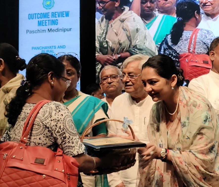 পশ্চিম মেদিনীপুর জেলা পরিষদের প্রদ্যুৎস্মৃতি ভবনে অনুষ্ঠিত হলো ব্লক এবং গ্রাম পঞ্চায়েত স্তরে বিভিন্ন প্রকল্প নিয়ে রিভিউ মিটিং!