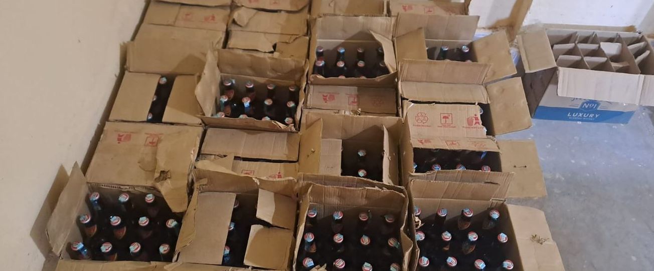 মুদি দোকানে বিদেশি মদ বিক্রির অভিযোগে চোরচিতা থেকে গ্ৰেফতার ১, উদ্ধার বিপুল পরিমাণ বিদেশী মদ!