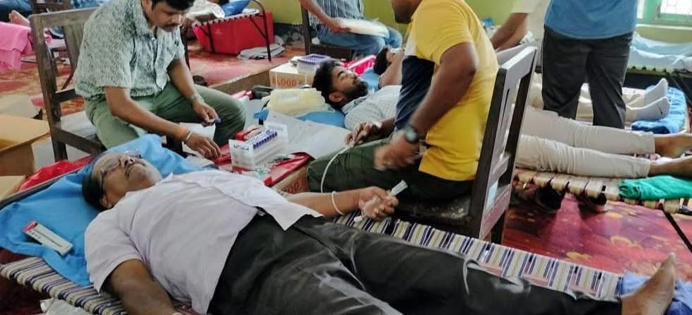 পশ্চিম মেদিনীপুর সিপিআইএমের জেলা কমিটির উদ্যোগে রক্তদান শিবির!