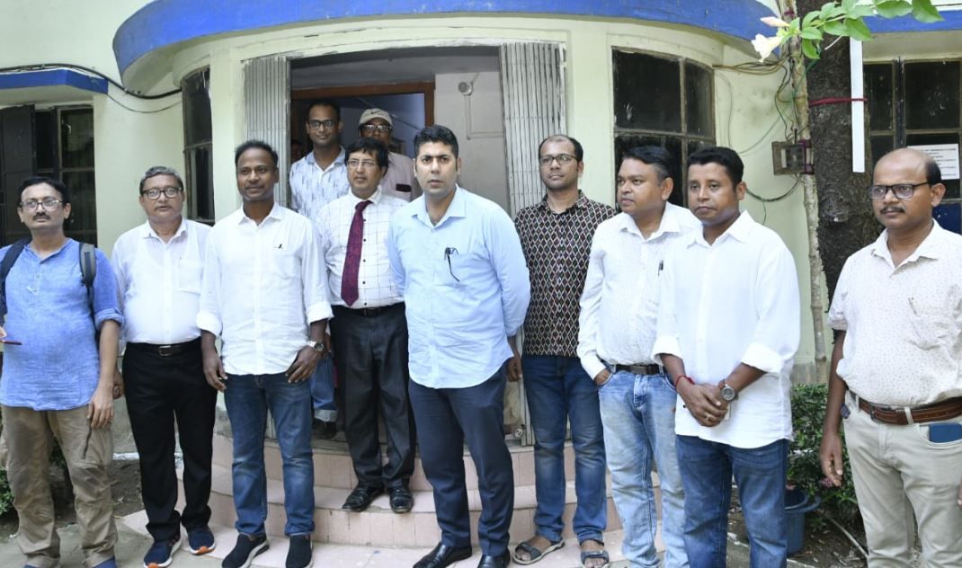 ঘাটাল দাসপুর সীতাপুরে সমগ্র শিক্ষা মিশনের উদ্যোগে টেলিস্কোপ মেকিং ওয়ার্কশপ পরিদর্শন করলেন শিক্ষা দপ্তরের প্রধান সচিব ও  জেলা শাসক!