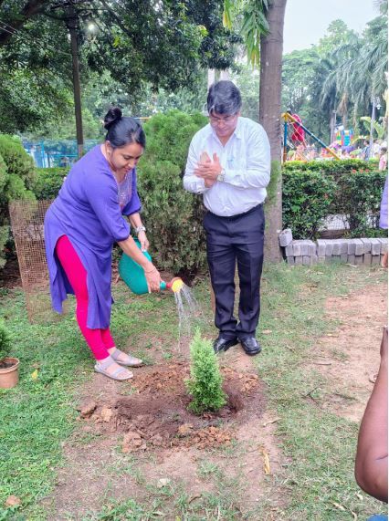 মেদিনীপুর মহকুমা শাসকের উদ‍্যোগে বৃক্ষ রোপণ কর্মসূচি!