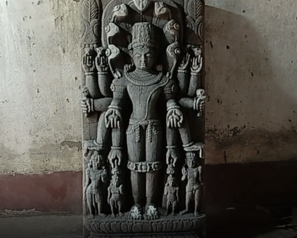 বাঁকুড়ার দ্বারকেশ্বর নদ থেকে উদ্ধার হল প্রাচীন বিষ্ণু মূর্তি!