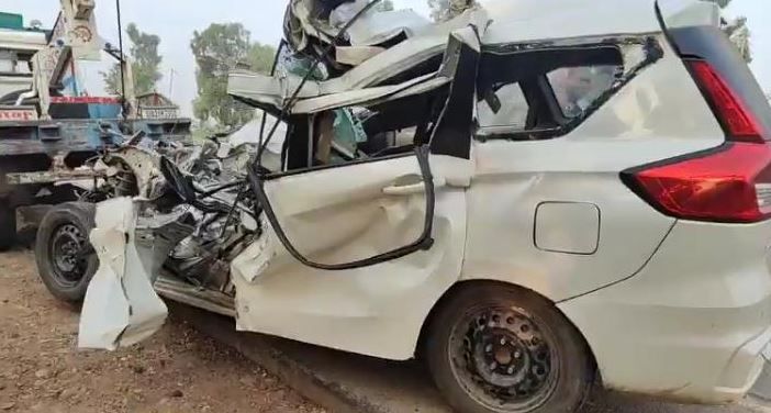 খড়গপুরের জাতীয় সড়কের সাঁকোয়া এলাকায় সাত সকালে গাড়ির দুর্ঘটনা!