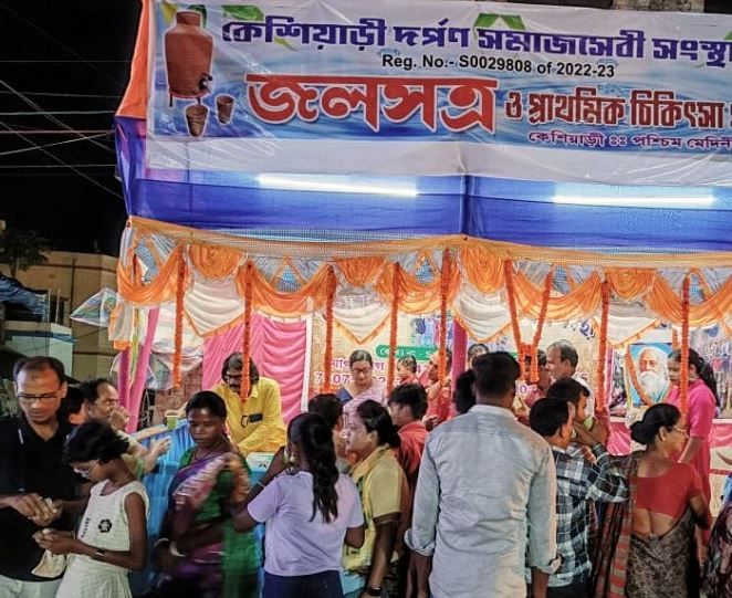 কেশিয়াড়ী বারোয়ারী মেলায় নজর কাড়লো দর্পণের জলসত্র!