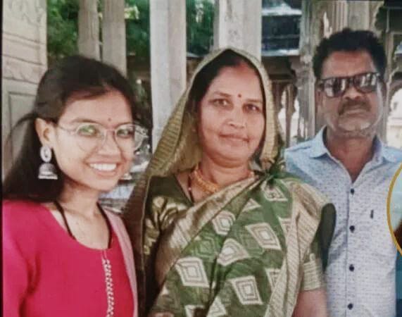 রিকশা চালিয়ে মানুষ করা বাবারও স্বপ্ন ভেঙে খানখান  করে দিলো অভিশপ্ত বিমান দুর্ঘটনা,আগুনে শেষ রাজস্থানের মেধাবী ছাত্রী!