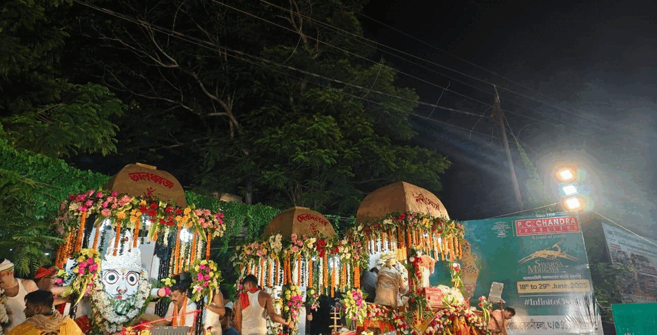উৎসাহ উদ্দীপনার মধ্য দিয়ে অনুষ্ঠিত হলো মেদিনীপুরের ঐতিহ্যবাহী রথযাত্রা উৎসব!