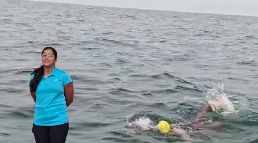 পশ্চিম মেদিনীপুর জেলার সাঁতারু আফরিন জাবি ইংলিশ চ্যানেল অতিক্রম পথে নতুন ইতিহাস সৃষ্টি হতে চলেছে!