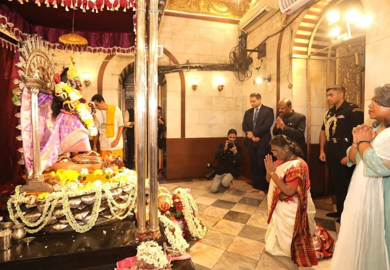 দক্ষিণেশ্বর মা ভবতারিনীর মন্দিরে পূজা ও দর্শন  করলেন রাষ্ট্রপতি দ্রৌপদী মুর্মু!