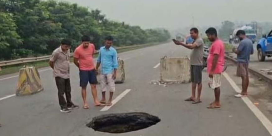 আসানসোলে মরিচকোটা এলাকায় ১৯ নম্বর জাতীয় সড়কে ধস!