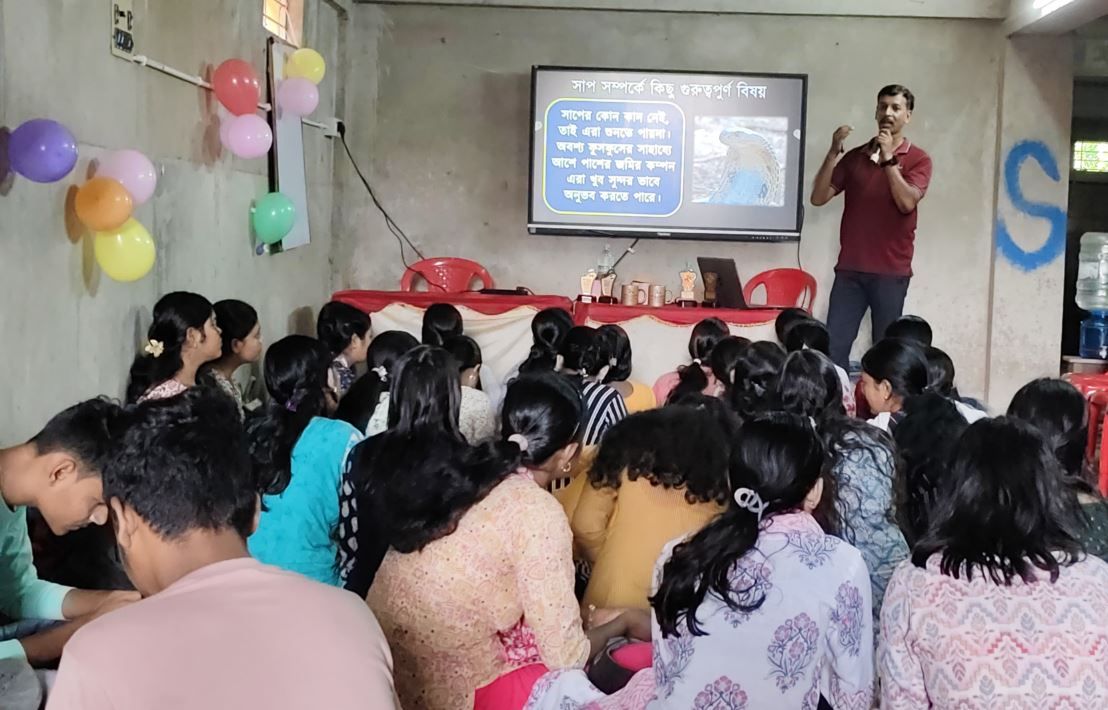 পাঁশকুড়ায় সাপের ভয় দূর করতে এক আলোচনা সভা!