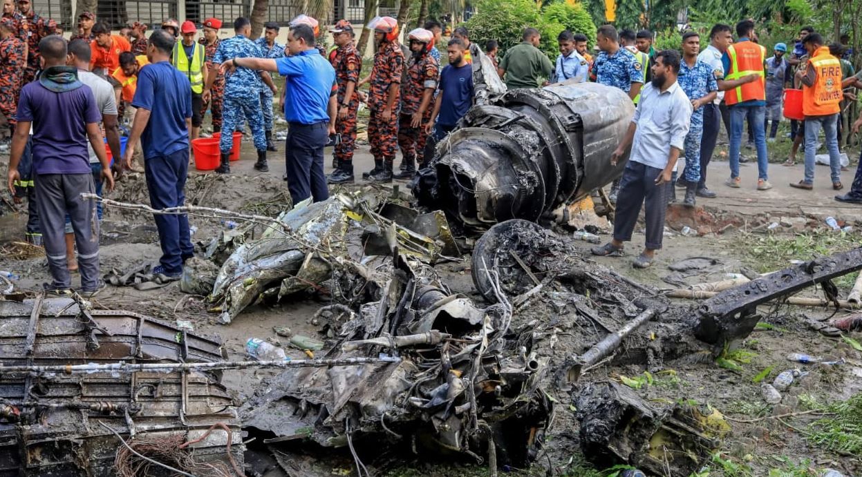বাংলাদেশে ভয়ঙ্কর বিমান দুর্ঘটনায় নিহতের সংখ্যা বেড়ে ৩১, চিকিৎসা-সাহায্যের বার্তা ভারতের!