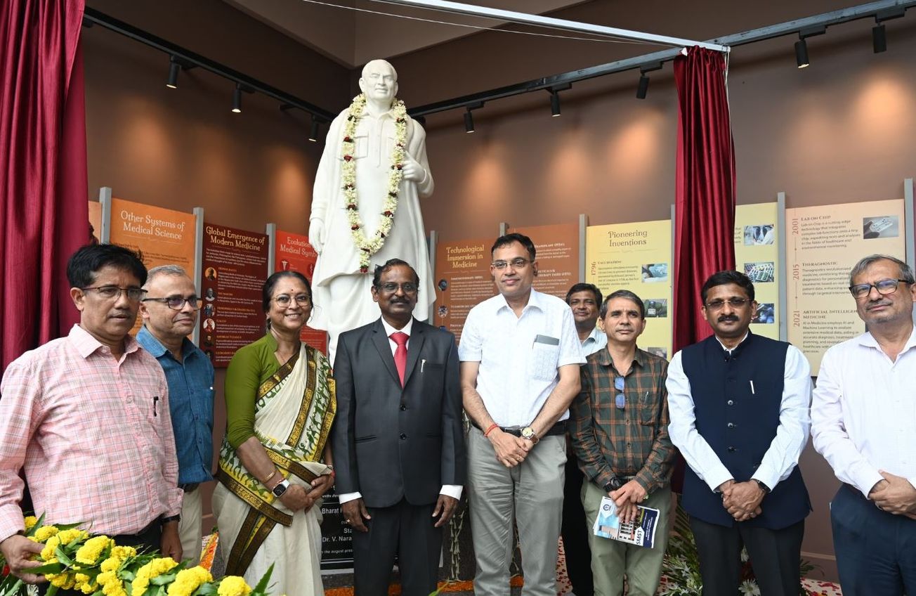 খড়গপুর আইআইটিতে দেশের প্রথম মহিলা চিকিৎসক ডাক্তার কাদম্বিনী গাঙ্গুলীর ও ভারতরত্ন ডঃ বিধান চন্দ্র রায়ের আবক্ষ্য মূর্তির শিলান্যাস অনুষ্ঠান!