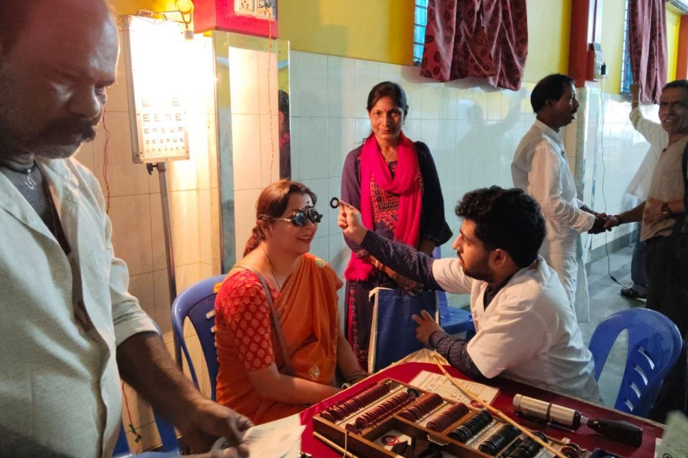 খড়গপুর নাগরিক সংঘ এবং গোলখুলি দুর্গা মন্দির কমিটির উদ্যোগে চক্ষু পরীক্ষা শিবির!