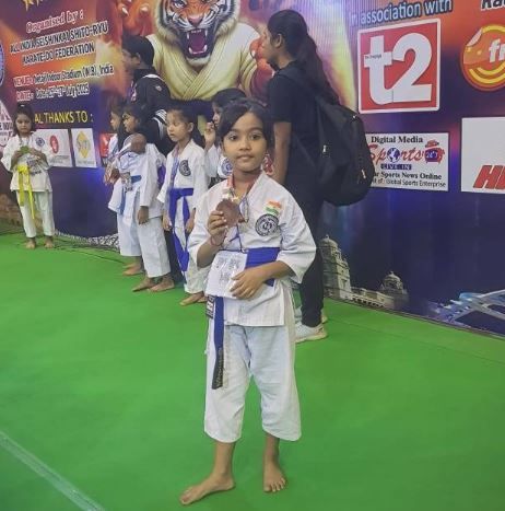 আন্তর্জাতিক ক্যারাটে প্রতিযোগিতায় বাঁকুড়ায় ছেলে ও মেয়েরা!