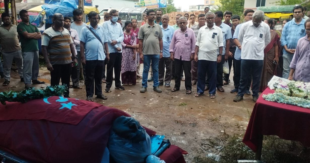 ঘাটাল মহকুমার সমাজকর্মী ও ক্যারাটে প্রশিক্ষক তন্ময় মাইতির জীবনাবসান ও শেষকৃত্য!