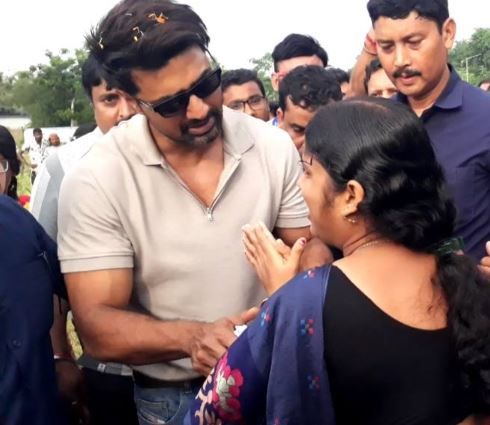 দেব-এর পা জড়িয়ে কান্না নিখোঁজ নাবালিকার মা,প্রায় ২০ দিন হয়ে গেলেও খোঁজ মেলেনি!