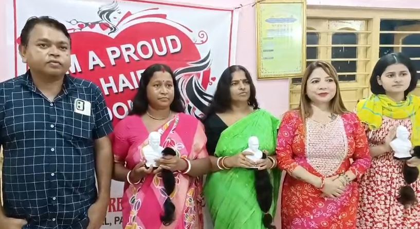 ঘাটালের ভারতীয় রেড ক্রস সোসাইটির উদ্যোগে ক্যান্সার রোগীদের জন্য চুলদান শিবির!