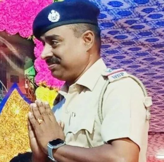 মর্মান্তিক দুর্ঘটনায় প্রাণ হারিয়েছেন পূর্ব মেদিনীপুরের মহিষাদল থানার সাব ইন্সপেক্টর জয়ন্ত ঘোষাল!