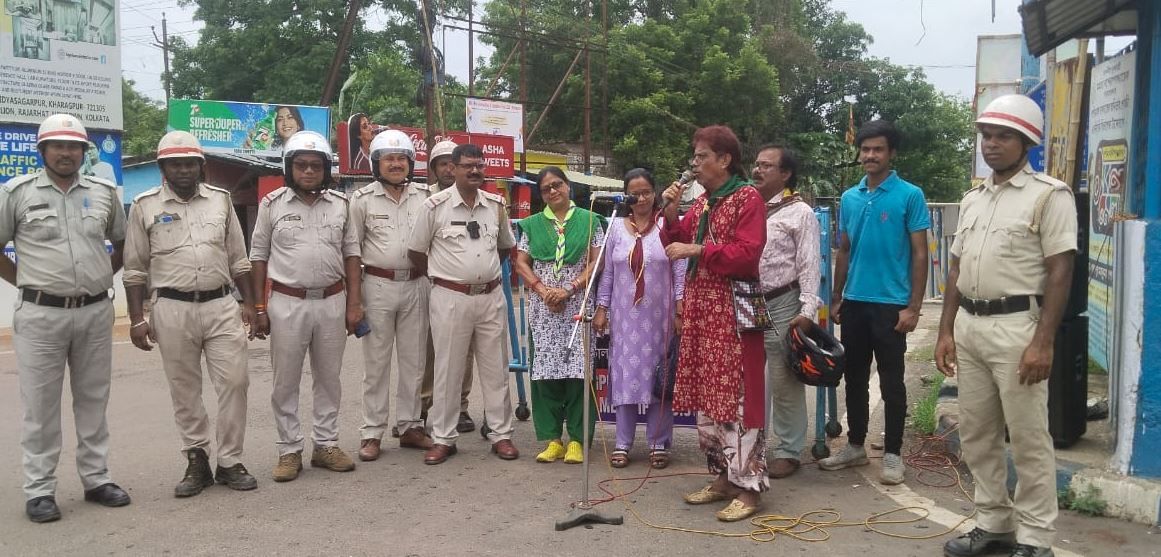 খড়গপুর টাউন ট্রাফিক পুলিশ কর্তৃক আয়োজিত এবং স্কাউট গাইড ফেলোশিপের উদ্যোগে সড়ক নিরাপত্তা সম্পর্কিত কর্মসূচি!