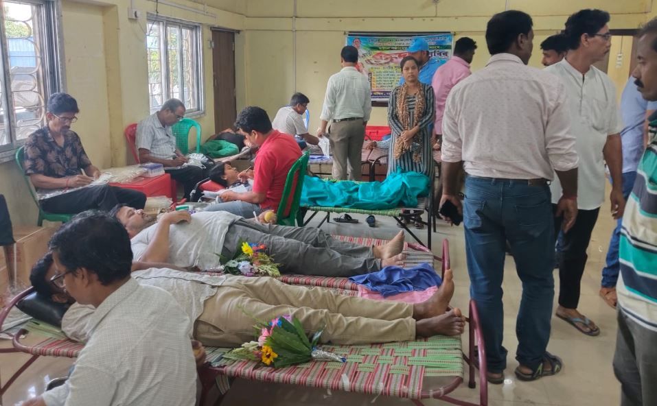 ঘাটাল পঞ্চায়েত সমিতি ও ব্লক প্রশাসনের উদ্যোগে রক্তদান শিবির!