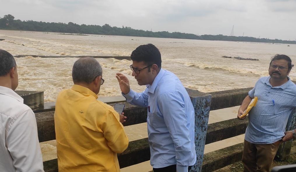 কংসাবতীর অ্যনিকেট বাঁধ পরিদর্শনে রাজ্যের সেচ মন্ত্রী ডা: মানস ভুঁইয়া!