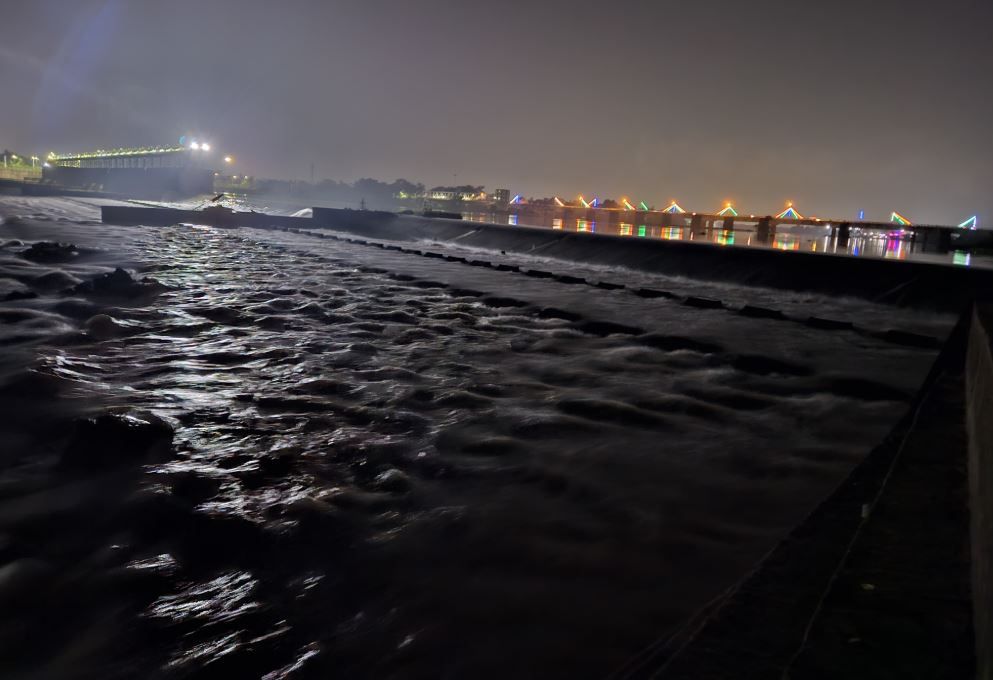 হু হু করে বাড়ছে সুবর্নরেখা ও কংসাবতীর জলস্তর,দুই মেদিনীপুর জেলার বিস্তৃীর্ন এলাকায় বন্যাতঙ্ক!