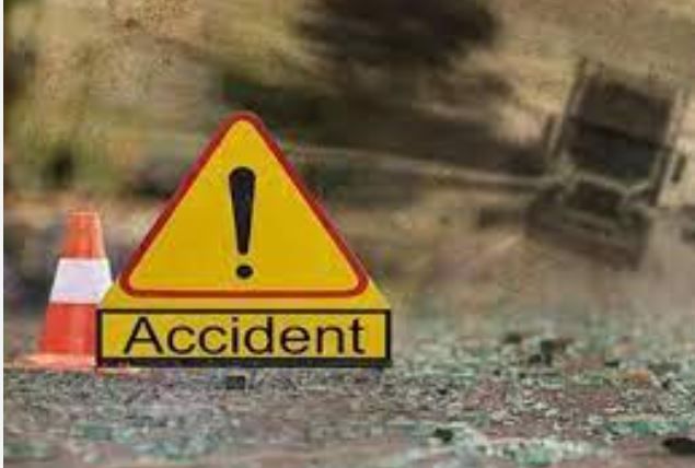 অন্ধ্রপ্রদেশের অনমায়্যা জেলার ভয়াবহ সড়ক দুর্ঘটনায় ৯ জন প্রাণ হারিয়েছেন!