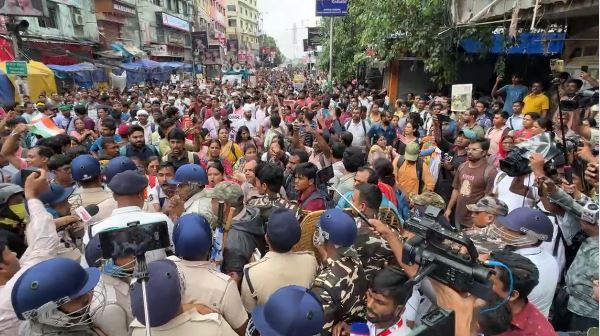 নবান্ন অভিযানে চাকরিহারা শিক্ষকরা!