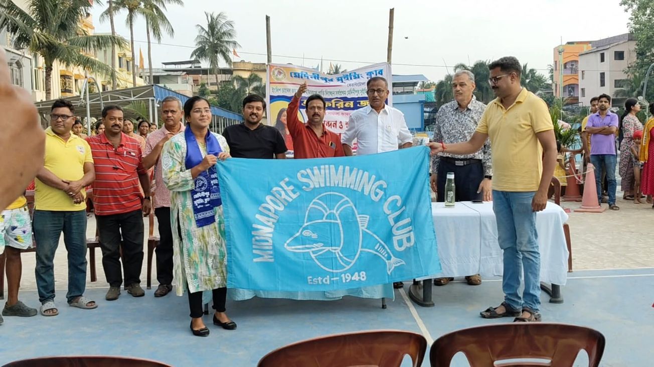 ইংলিশ চ্যানেল অতিক্রম করার লক্ষ্য নিয়ে ইউরোপ যাচ্ছেন মেদিনীপুরের সাঁতারু আফরিন জাবি......নতুন ইতিহাস সৃষ্টি হতে চলেছে!