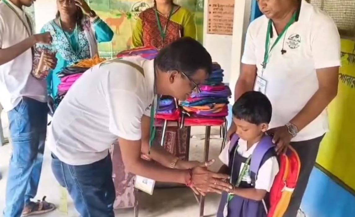 মেদিনীপুর ওয়াইল্ড এন্ড আদারর্স লাইভস ফাউন্ডেশন WOLF পক্ষ থেকে রাখি বন্ধন উৎসব পালন!