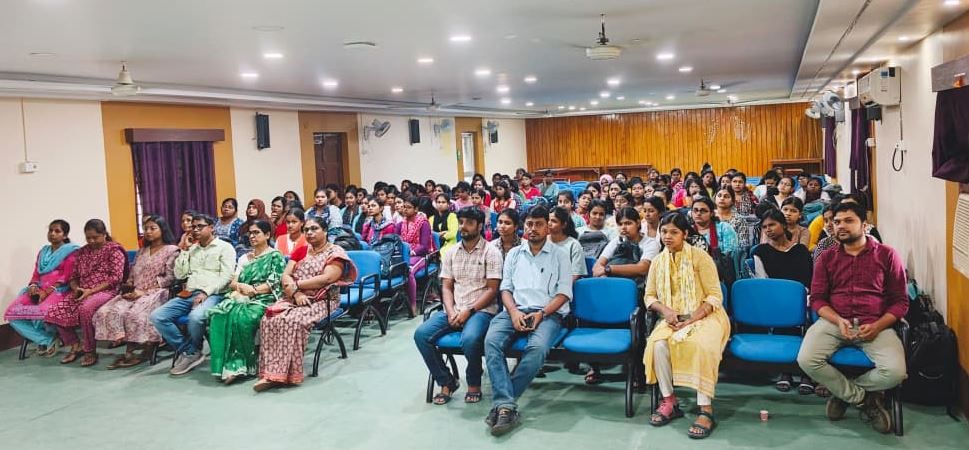 রাজা নরেন্দ্রলাল খান মহিলা মহাবিদ্যালয়ের  ভূমি বন সম্পদ গতিবিদ্যা মানব হাতির ইন্টারফেস নিয়ে  একদিনের আলোচনা সভা!