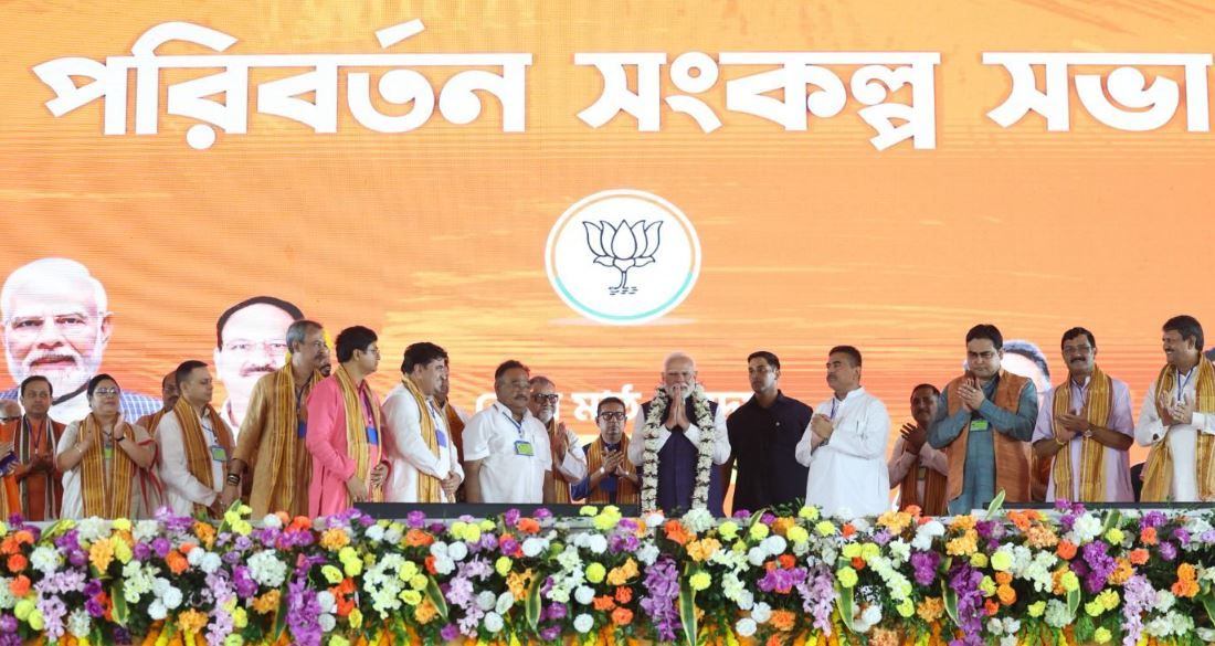 সভামঞ্চ থেকে আবারও বাঙালি আবেগকে ছুঁয়ে যাওয়ার চেষ্টা করলেন প্রধানমন্ত্রী!