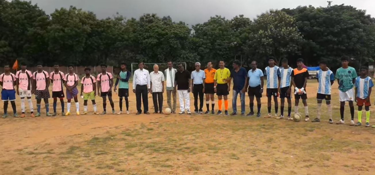 চন্দ্রকোনা রোড সারদাময়ী উচ্চ মাধ্যমিক বিদ্যালয়ের ৮০তম বর্ষের প্লাটিনাম জয়ন্তী  উপলক্ষে নকআউট ফুটবল টুর্নামেন্ট!