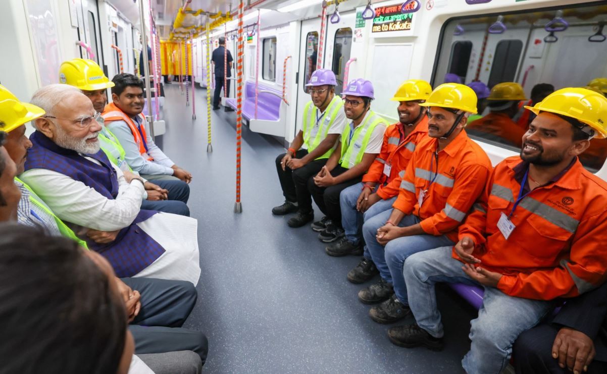 মানুষের স্বপ্নের মেট্রো!