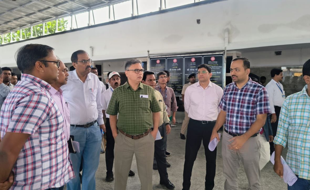 ডিআরএম হলদিয়া এবং তমলুক স্টেশনে অমৃত স্টেশন প্রকল্পের অধীনে চলমান উন্নয়নমূলক কাজ পরিদর্শন ও পর্যালোচনা কর্মসূচি!
