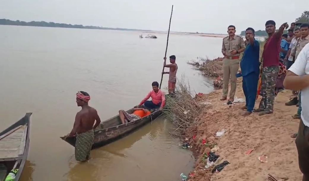 নদীতে ঝাঁপ দিয়ে আত্মহত্যার চেষ্টা,পুলিশের তৎপরতায় উদ্ধার এক ব্যক্তি!