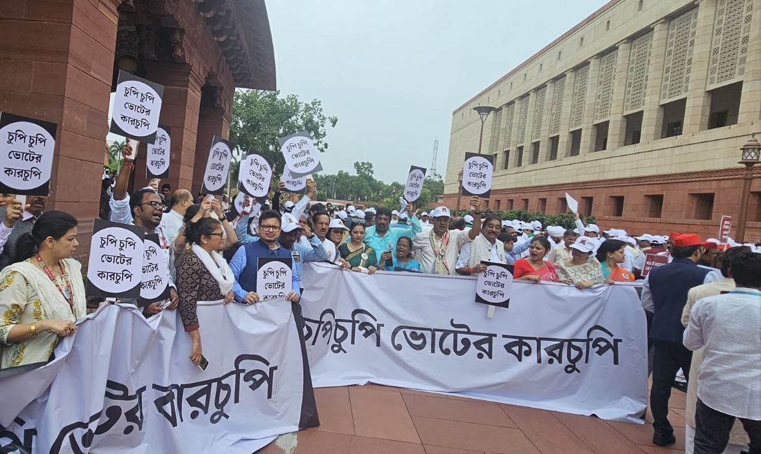 S I R ইস্যুতে দিল্লিতে জাতীয় নির্বাচন কমিশনের দপ্তর ঘেরাও অভিযান!