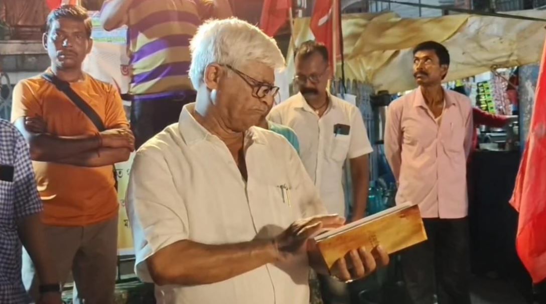 মেদিনীপুরে এক অনুষ্ঠানে উপস্থিত হয়ে বাংলাদেশী ভোটার নিয়ে তোপ দাগলেন সিপিআইএম নেতা সুজন চক্রবর্তী!