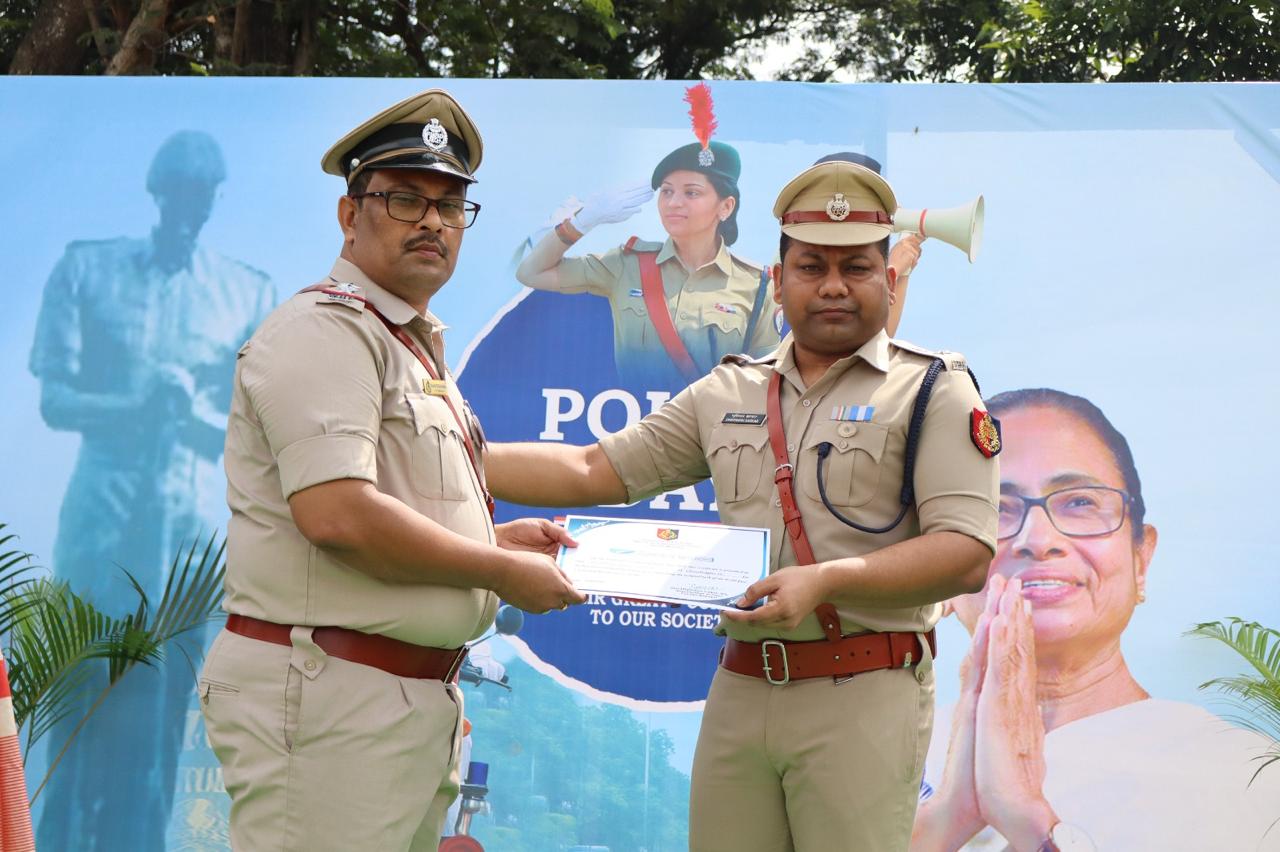 পশ্চিম মেদিনীপুর জেলার পুলিশ লাইনে পালিত হলো  পুলিশ দিবস!