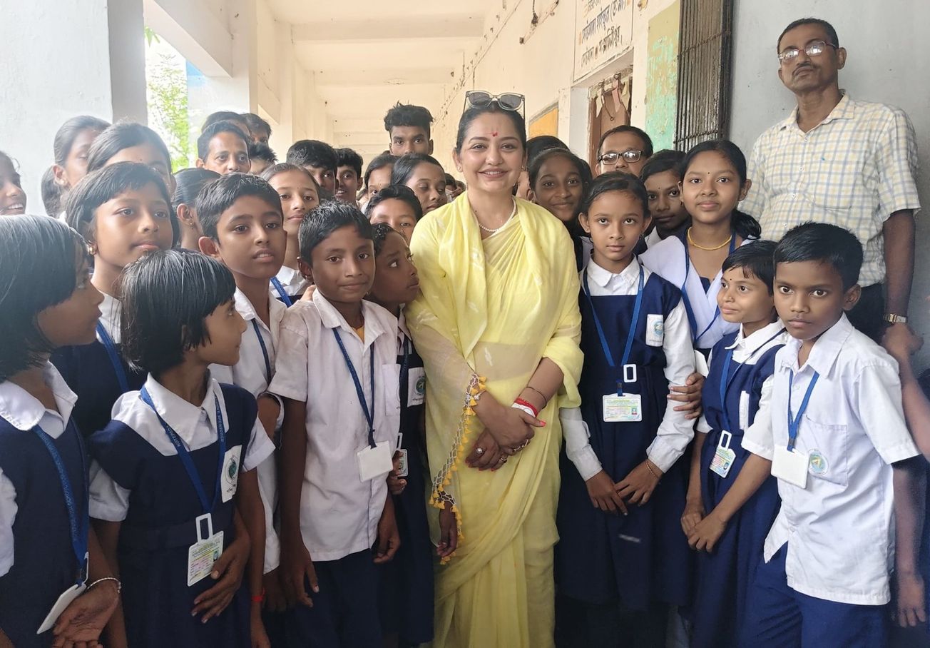 পশ্চিম মেদিনীপুর জেলার দাঁতন ১নং ব্লকের তররুই গ্রাম পঞ্চায়েতের প্রাইমারি স্কুলের শ্রেণিকক্ষের শিলান্যাস করলেন সাংসদ জুন মালিয়া!