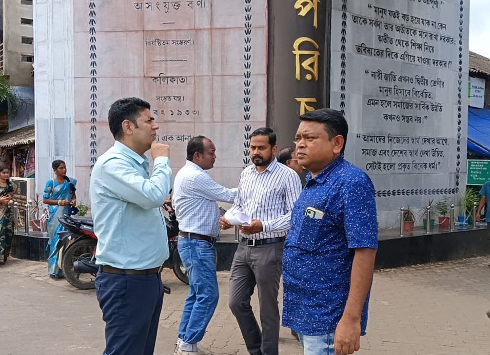 আমাদের পাড়া আমাদের সমাধান, ঘাটাল পঞ্চায়েত সমিতি পরিদর্শনে জেলাশাসক!