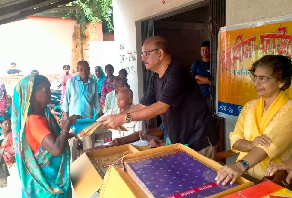 মেদিনীপুর সমন্বয় সংস্থা ও বিশ্ববীণা ফাউন্ডেশনের যৌথ উদ্যোগে নতুন বস্ত্র উপহার কর্মসূচি!