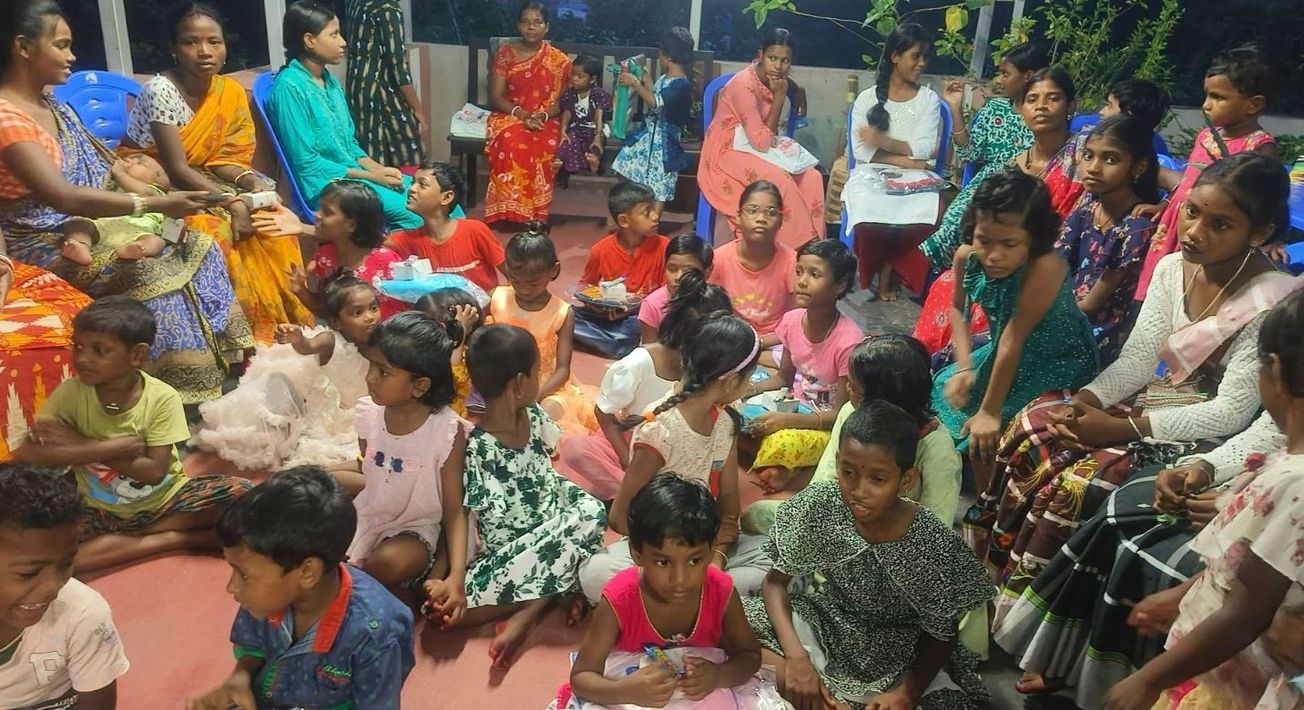 মেদিনীপুর শহরের স্বেচ্ছাসেবী সংস্থা ইচ্ছে ডানার উদ্যোগে নতুন বস্ত্র উপহার কর্মসূচি!