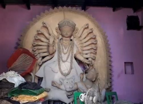পশ্চিম মেদিনীপুরের কেশপুর ব্লকের গড়সেনাপোতা গ্রামের প্রায় ৪৫০ বছরের পুরোনো দুর্গা পুজো!