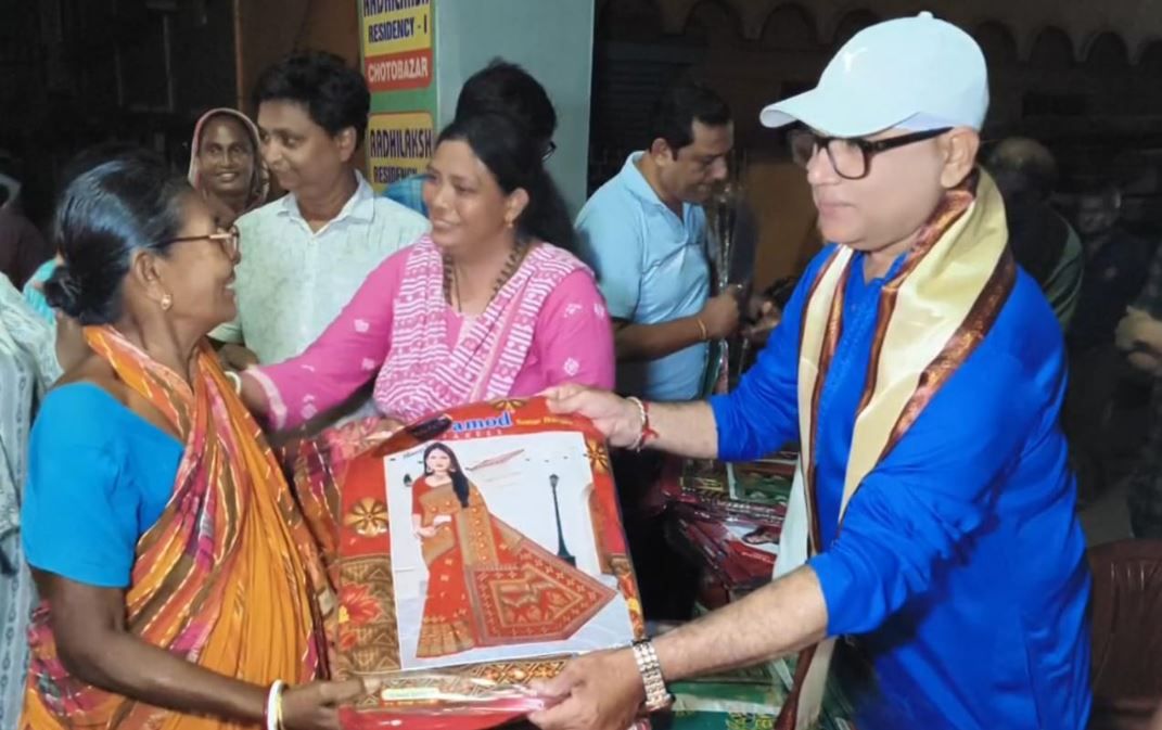 মেদিনীপুর শহরের ৫ নম্বর ওয়ার্ড কাউন্সিলর উদ্যোগে নতুন বস্ত্র উপহার কর্মসূচি!